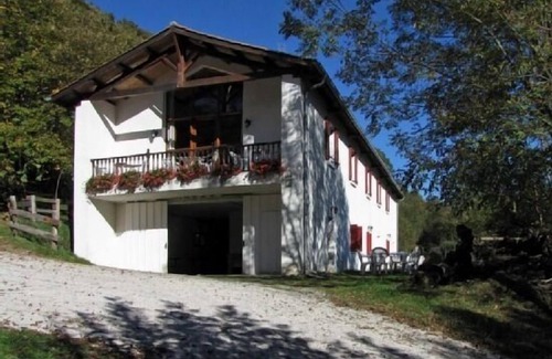 Valcarlos Cabaña | Casa rural con wifi cerca de Roncesvalles ideal para grupos. Ofrecemos cenas