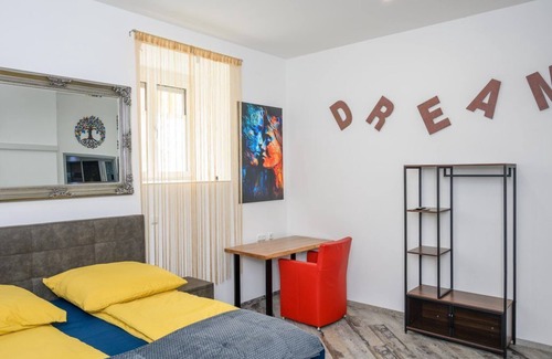 Enns Cama Y Desayuno | TOP 3 Double room - Plaza Cafe & Bar