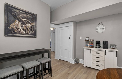 St. Louis Apartamento | TOP RATED! FANTASTIC LOCATION! 3 bedroom near WASHU, LOOP, Pageant, Forest Park