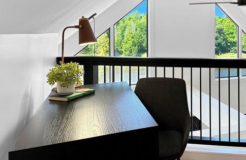 Cornell Casa | Lux Riverside Lodge w/ Hot Tub Sleeps 12