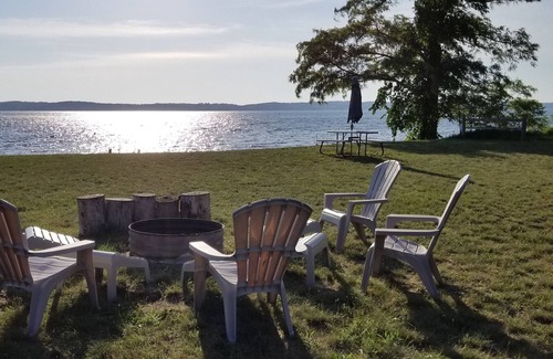 Alden Cabaña | Lago de la antorcha ~ 75 pies de fachada privada de aguas azules de zafiro en el lago de la antorcha