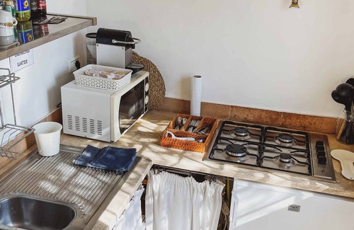 Torre de' Passeri Apartamento | "Torre" apartment with double bedroom e and two single beds