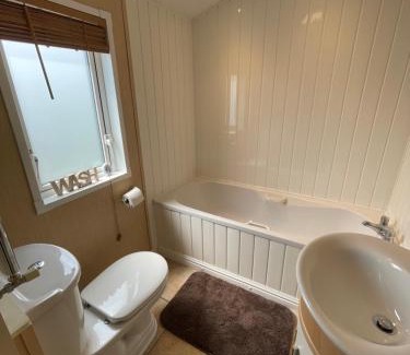 Swarland Villa | Torrey Pines - 2 bedroom hot tub lodge with free golf, NO BUGGY