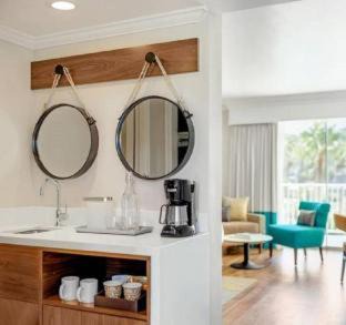 Mission Valley West Hotel | Town and Country San Diego