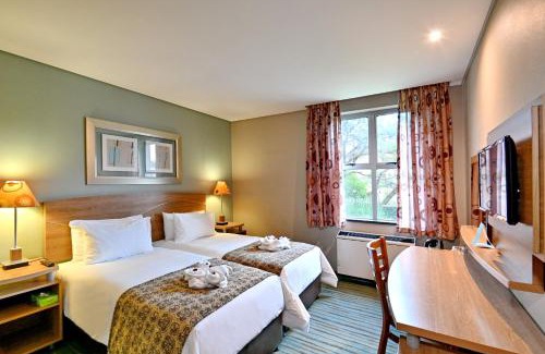 Constantia Kloof Hotel | Town Lodge Roodepoort