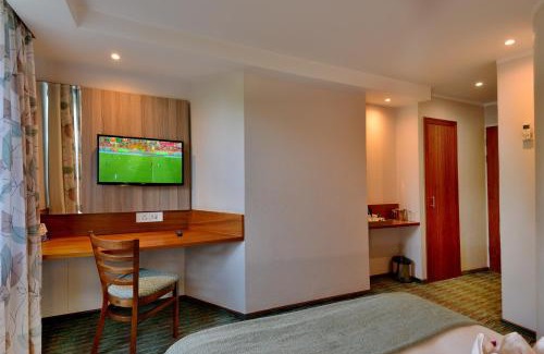 Greater Johannesburg Metropolitan Area Hotel | Town Lodge Waterfall, Midrand