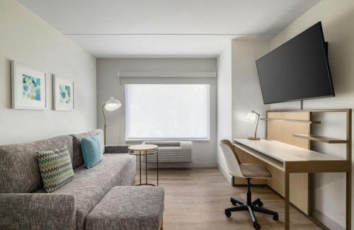 Charlotte Hotel | TownePlace Suites by Marriott Charlotte LoSo