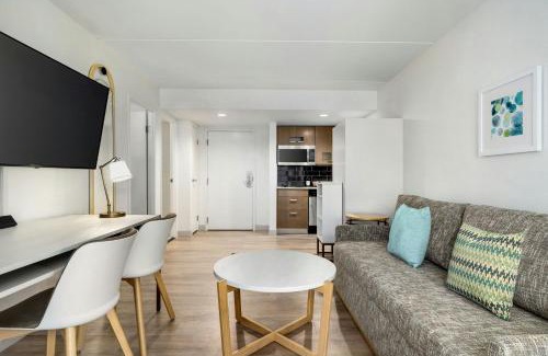 Charlotte Hotel | TownePlace Suites by Marriott Charlotte LoSo