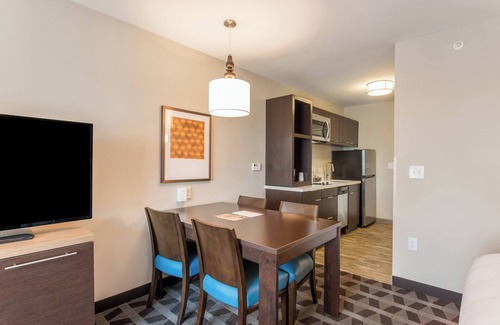 Greensboro Hotel | TownePlace Suites by Marriott Greensboro Coliseum Area