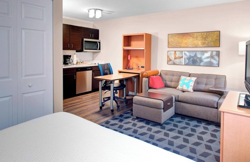 Greenwich Hotel | TownePlace Suites by Marriott Wichita East