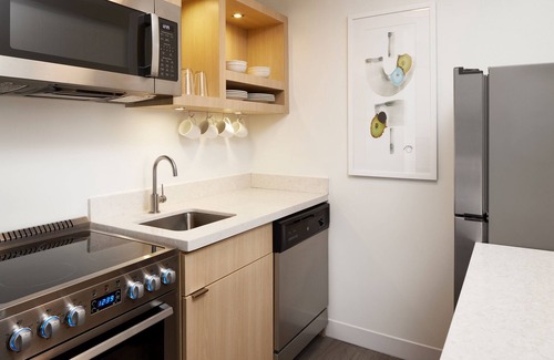 Sterling Hotel | TownePlace Suites Marriott Dulles Airport (Newly Renovated)