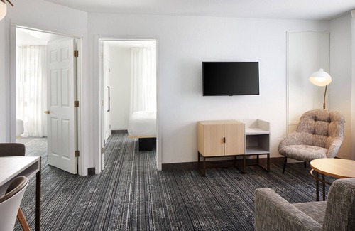 Sterling Hotel | TownePlace Suites Marriott Dulles Airport (Newly Renovated)