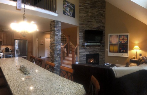 Bolton Landing Casa | Casa de pueblo con 5 habitaciones, 3. 5 baños. Duerme hasta 14.
