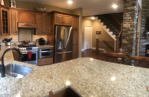 Bolton Landing Casa | Casa de pueblo con 5 habitaciones, 3. 5 baños. Duerme hasta 14.