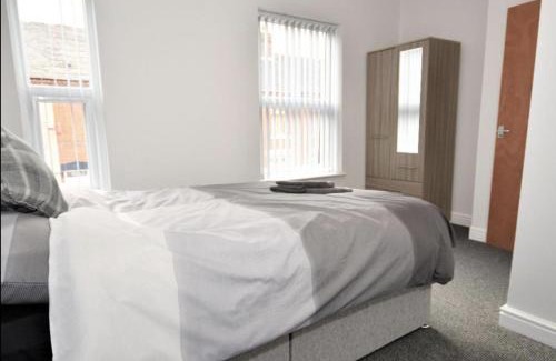 Stoke-on-Trent Casa | Townhouse @ Birks Street Stoke