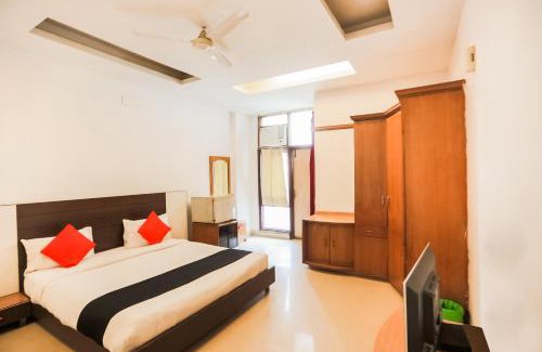 Kalkaji Hotel | Townhouse Sunrise Villa