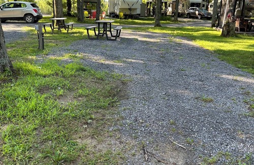 Clarence-Rockland Alquiler De RV | Très beau terrain de Camping, SDD Camping Lot 24b