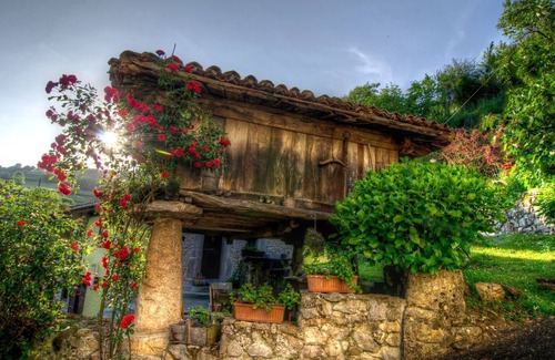 San Juan de Parres Casa | Casa tradicional en un pueblo tranquilo