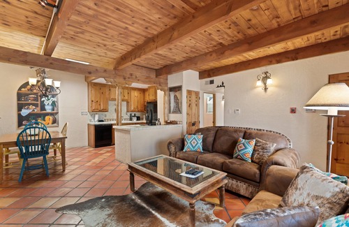 Northeast Santa Fe Hotel | Traditional, Beautiful, Relaxing Downtown Condo At Fort Marcy