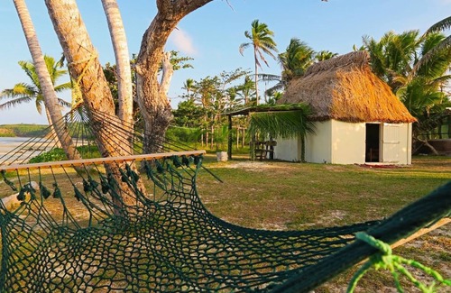Navotua Cabaña | Bure tradicional frente al mar en la auténtica aldea de Yasawa