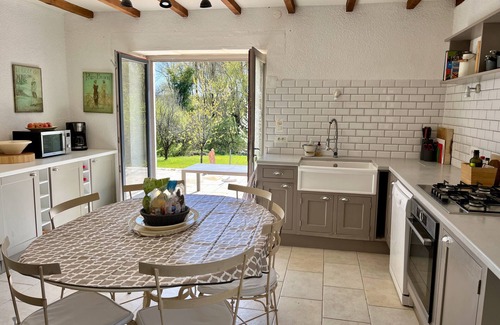 Juillac-le-Coq Casa | Villa Charentais tradicional cerca de Cognac, con piscina privada climatizada y jardín