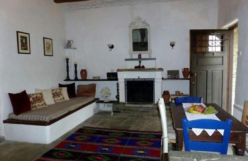 Polygyros Cabina | Traditional Greek Cottage