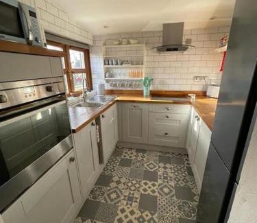 Llangwm Casa | Traditional Stone cottage in heart of the village