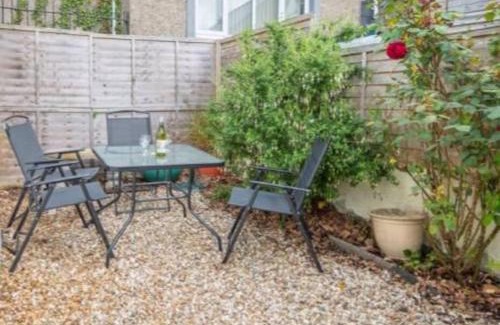 Llangwm Casa | Traditional Stone cottage in heart of the village