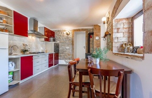 Peresiji Casa | Villa tradicional con piscina privada, camas de sol