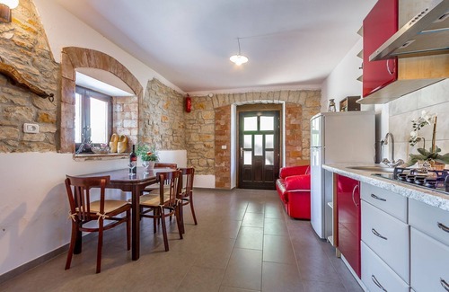 Peresiji Casa | Villa tradicional con piscina privada, camas de sol