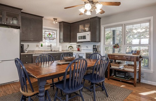 Hendersonville Casa | Experimente las siempre cambiantes montañas Blue Ridge