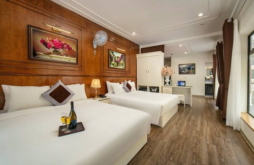 Hang Buom Hotel | TrangTrang Classy Hotel