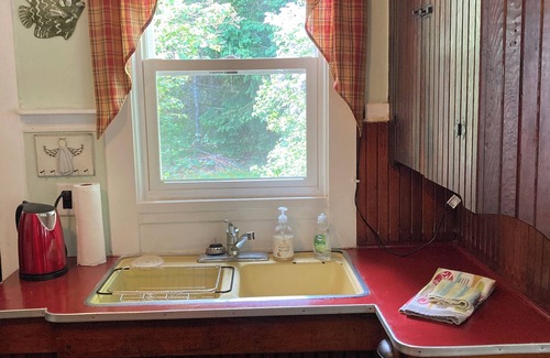 Bridgton Casa | Tranquil bungalow with WiFi in charming Bridgton