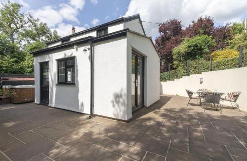 Abergavenny Casa | Tranquil Cottage with Hot Tub
