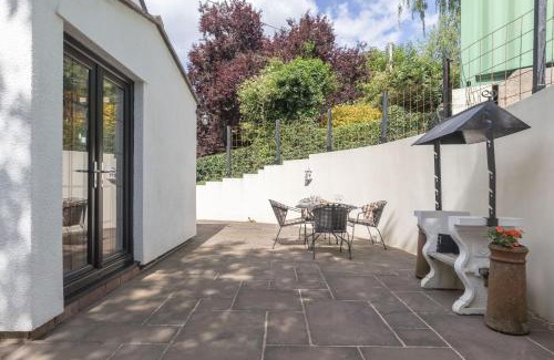 Abergavenny Casa | Tranquil Cottage with Hot Tub