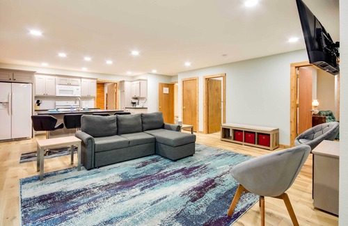 Pineville Cabina | Tranquil Creekside Hideout: Families Welcome!