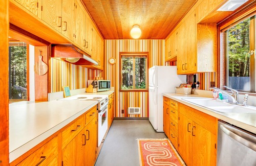 Sea Ranch Cabina | Tranquil, dog-friendly home w/ valley views and wood stove - close to trails