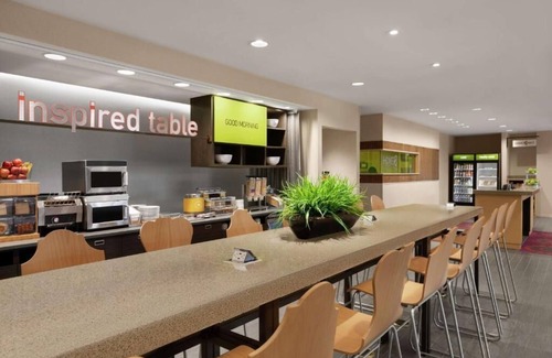 Pooler Hotel | Tranquil Escape! Kitchen, Outdoor Pool, Free Breakfast and Parking, Pets Allowed