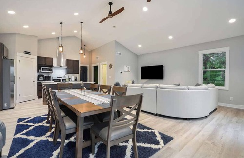 Smyrna Casa | Tranquil Jewel: Arcade, King Suits, Hot Tub, Decks