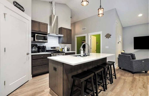 Smyrna Casa | Tranquil Jewel: Arcade, King Suits, Hot Tub, Decks