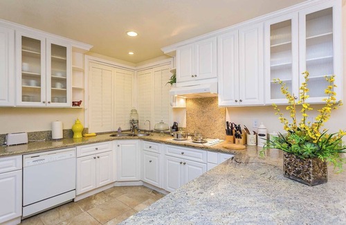 Woodbridge Casa | Tranquil Lakefront Haven: Your Ideal Getaway Awaits at This Charming Home #185