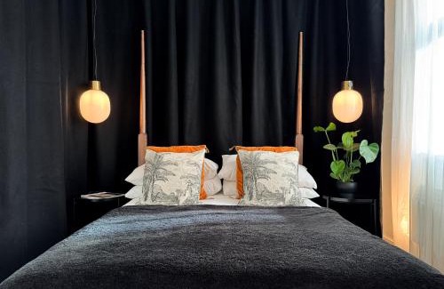 Spitalfields Apartamento | Tranquil Oasis w 100inch Cinema & Hammock, by the Design Traveller