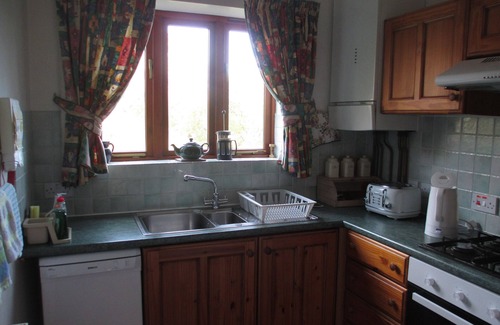 Hastings Cabaña | Retiro tranquilo, dos dormitorios, dos baños (uno en suite, un baño con ducha)