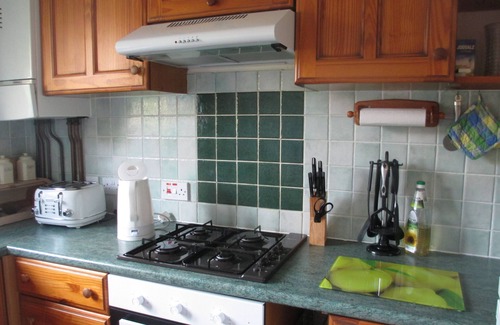 Hastings Cabaña | Retiro tranquilo, dos dormitorios, dos baños (uno en suite, un baño con ducha)