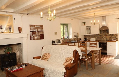 Lhomme Cabaña | Tranquila casa de campo junto al río en un molino de agua.