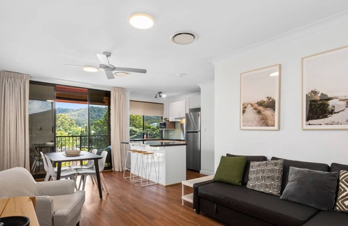 Taringa Apartamento | Tranquil Taringa 2 Bed Sleeps 5,Close to Bus and Train Indooroopilly Shopping