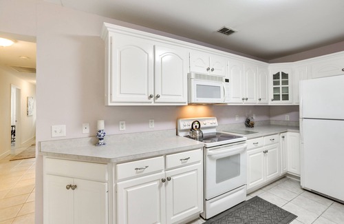 Thomasville Cabaña | Tranquil Thomasville Retreat w/ Deck + Dining Area