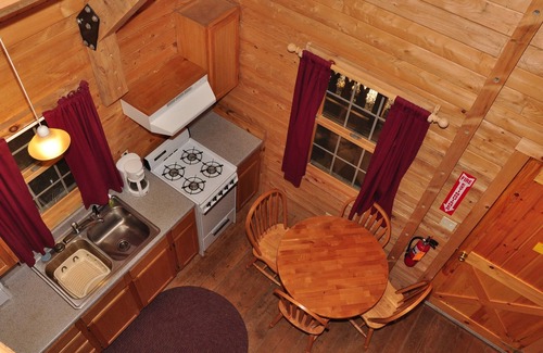 Sturgeon Bay Cabina | Tranquil Timbers Camping Resort