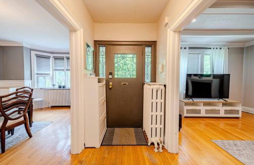 Lawrence Park Villa | Tranquil Toronto Stay - Walk to Shops & Transit