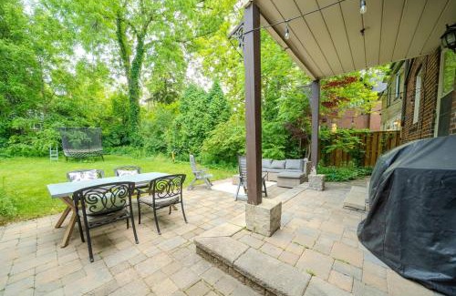 Lawrence Park Villa | Tranquil Toronto Stay - Walk to Shops & Transit